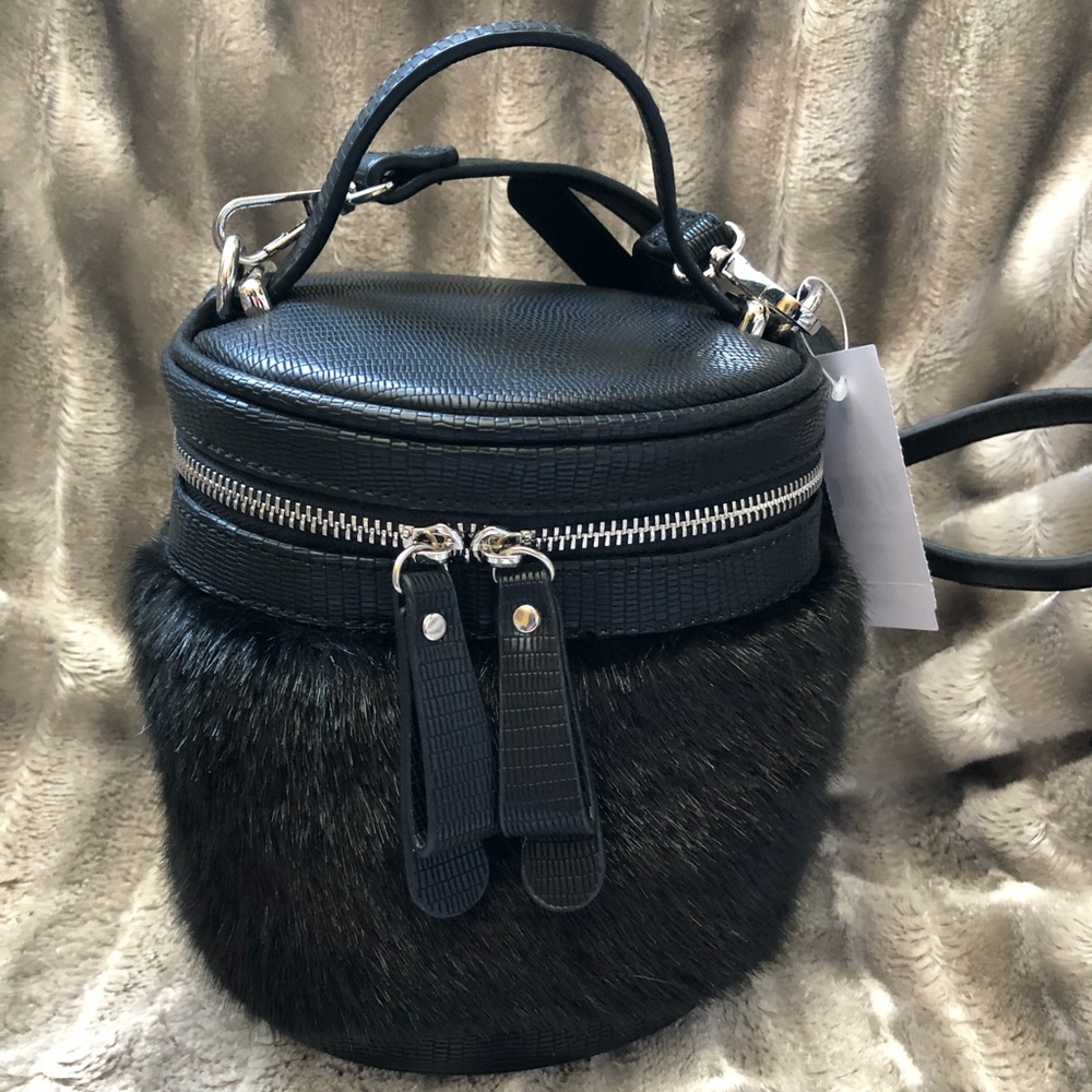 Round Black 👜 Faux Fur and Vegan Snakeskin Purse